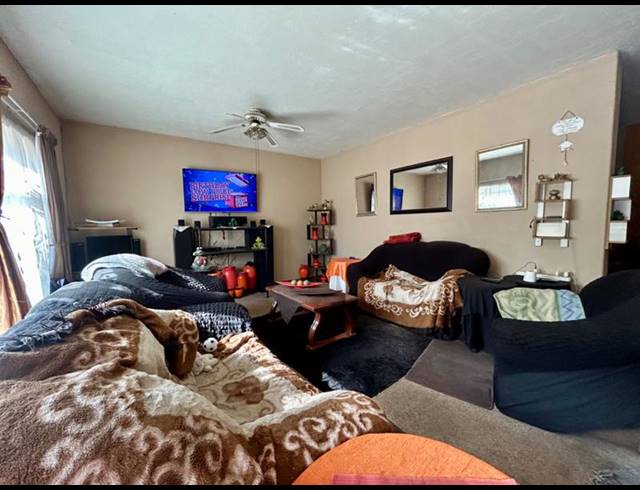 2 BEDROOM TOWNHOUSE FOR SALE IN VANDERBIJLPARK CE 2